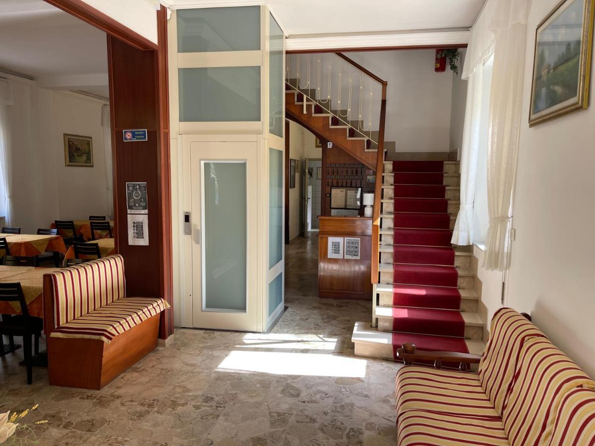 Hotel Margot 리도디캄파이오레 외부 사진